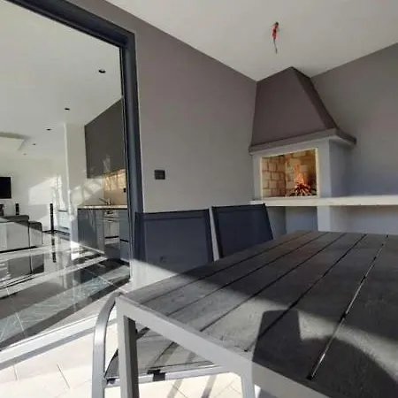 Luxury With Heated Pool, Jacuzzi & Sauna