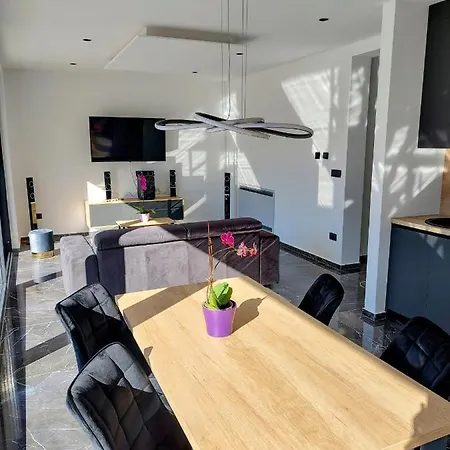 Villa Luxury With Heated Pool, Jacuzzi & Sauna *