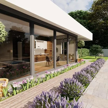 Luxury With Heated Pool, Jacuzzi & Sauna *