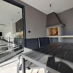 Luxury With Heated Pool, Jacuzzi & Sauna