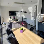 Вилла Luxury With Heated Pool, Jacuzzi & Sauna *