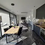 Вилла Luxury With Heated Pool, Jacuzzi & Sauna